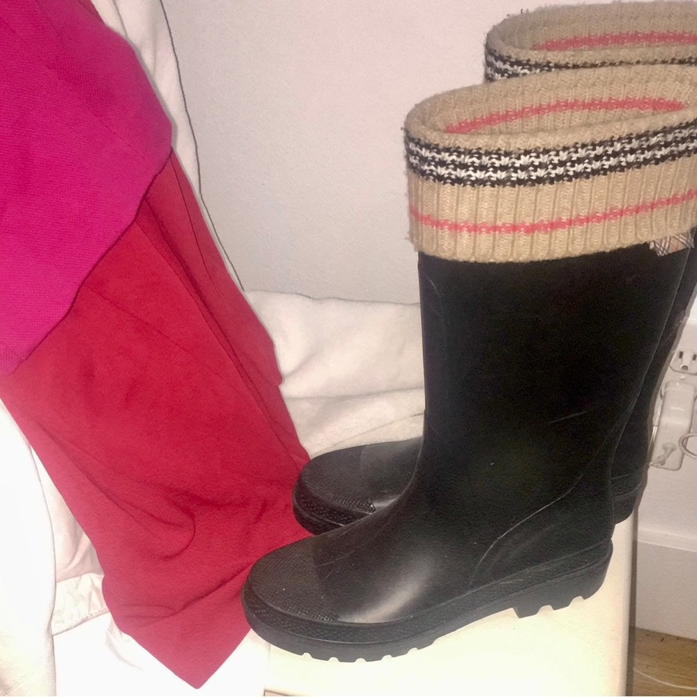 Burberry rain boots. Size 38. Color black. - Picture 3 of 3